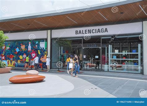 balenciaga designer outlet.